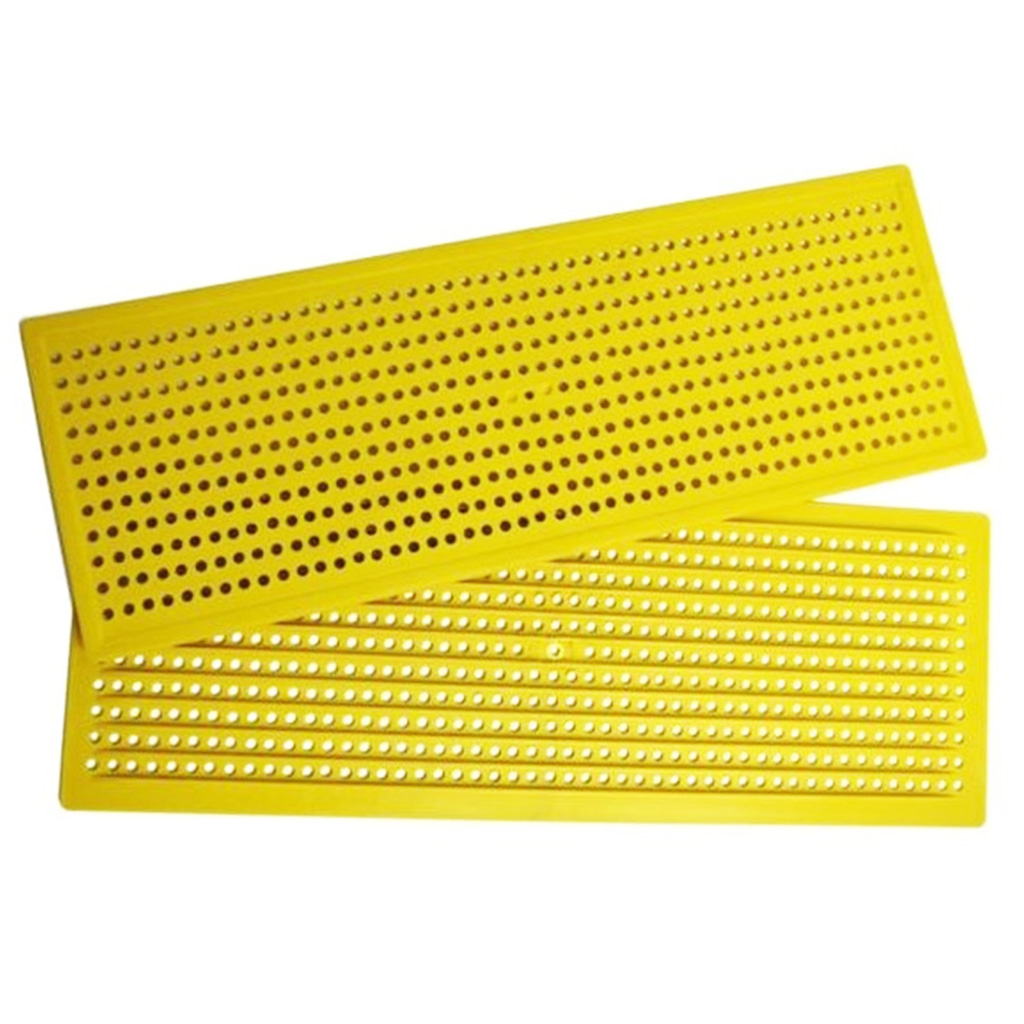 Pylochytová mřížka široká 408x148 mm, průměr otvoru 4,8 mm, včelařské potřeby, vybavení úlu, fotografie produktu