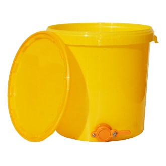 žlutá stáčecí nádoba, nádoba na med, potravinářský plast, stáčení medu, medárna