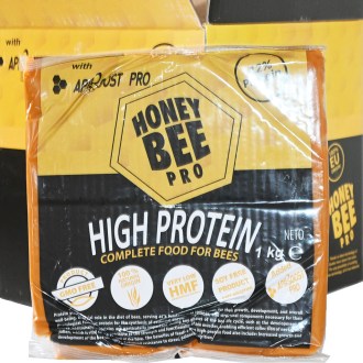 Apimana High Protein, 1 kg, jarní rozvoj včelstev, cukrové těsto, pylová podpora