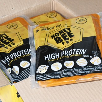 homogenní cukrové těsto, Apimana High Protein, 500 g, krmení včel, včelí úl