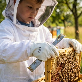 Ochranné včelařské rukavice - dětské, produktová fotografie, použití, včelařské potřeby