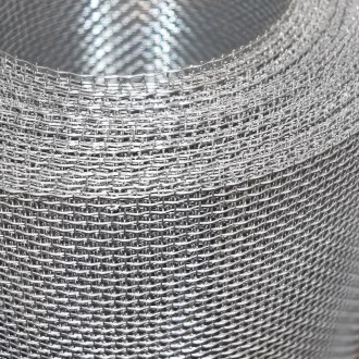 pozinkované pletivo oko 3,15 mm, detail provedení, práce s úlem